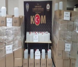 Araç içerisinde 1 tondan fazla sahte etil alkol çıktı