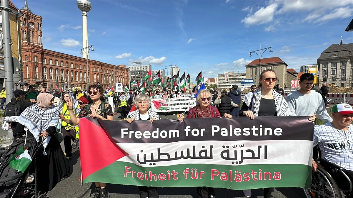 Berlin'de Filistin'e Destek Gösterisi