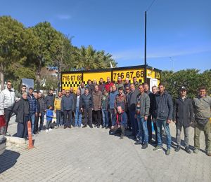 Çeşme'de yeni taksiler duraklarına kavuştu