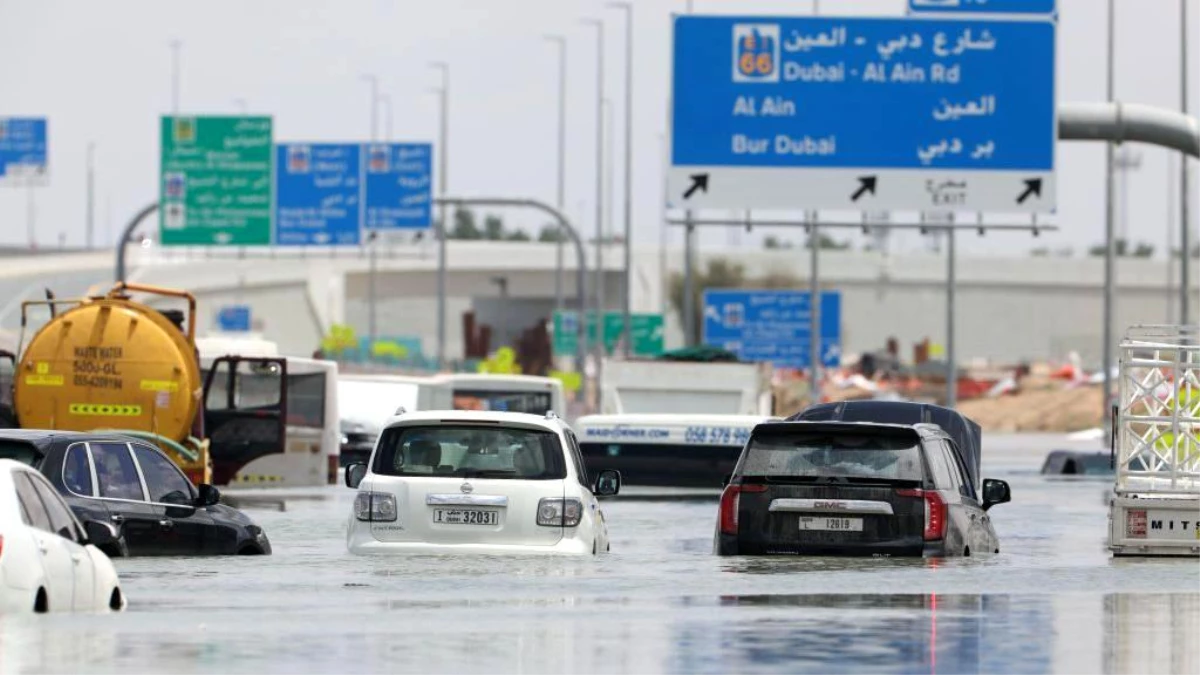 Dubai'deki Aşırı Yağışlar Hava Trafiğini Etkiledi