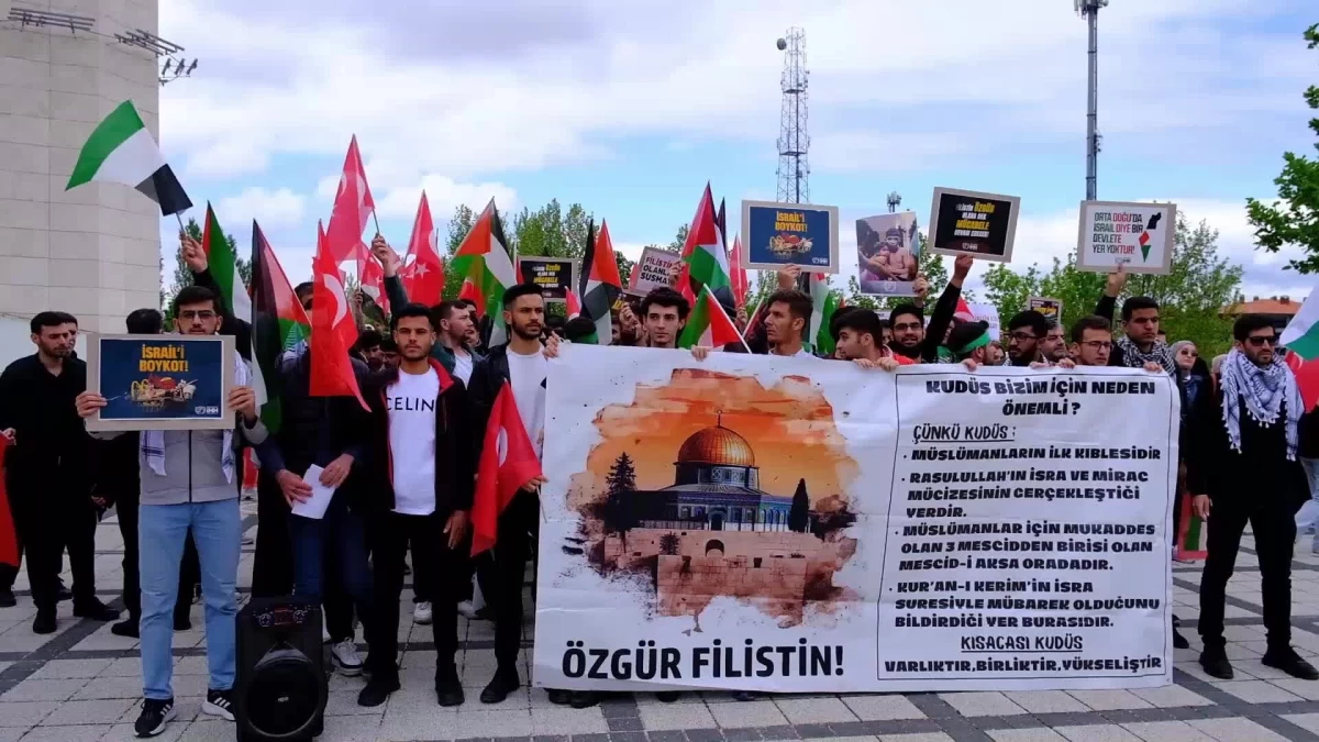 Eskişehir Osmangazi Üniversitesi Öğrencileri Filistin'e Destek Yürüyüşü Gerçekleştirdi