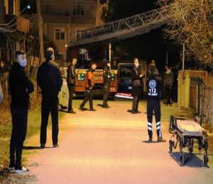 Eve balkondan girildi, sinir krizi geçiren kadın hastaneye kaldırıldı
