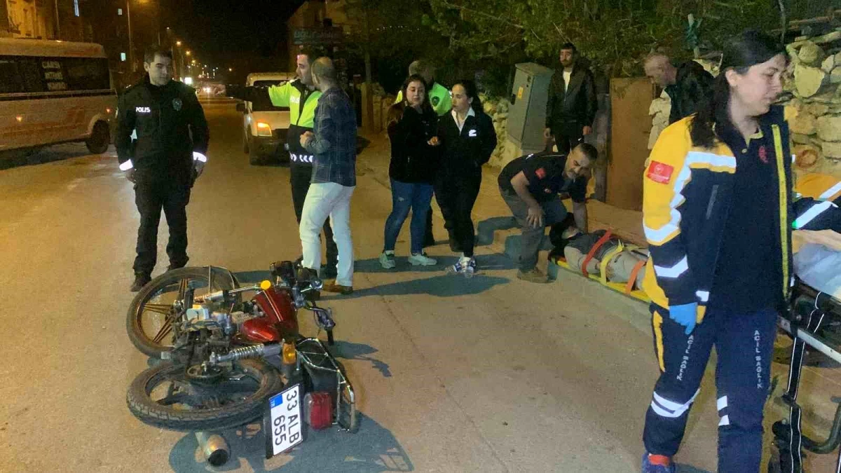 Karaman'da motosiklet sürücüsü otomobile çarptı, yaralandı