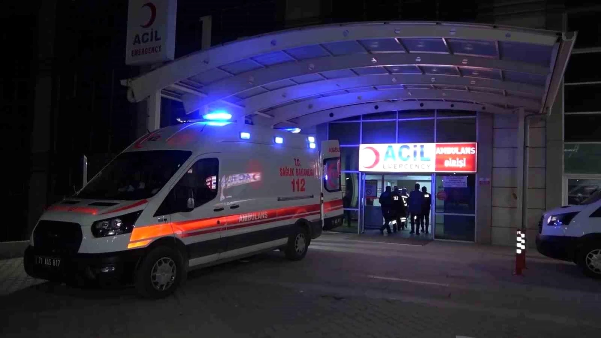 Kırıkkale'de Ambulans ile Ticari Taksinin Çarpıştığı Kazada 4 Kişi Yaralandı