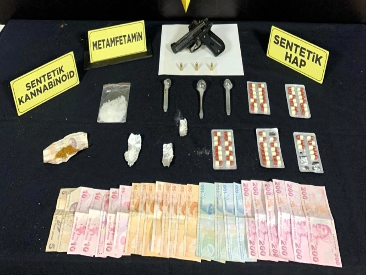 Malatya'da sokak satıcılarına yönelik operasyonda çok sayıda uyuşturucu ele geçirildi