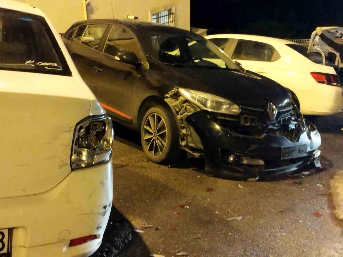 Ümraniye'de frenleri tutmayan araç park halindeki 14 araca çarptı