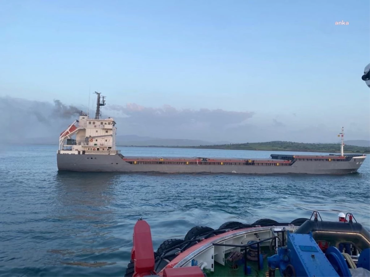 Çanakkale Boğazı'nda Yangın Çıkan Gemi Trafiği Kapatıldı