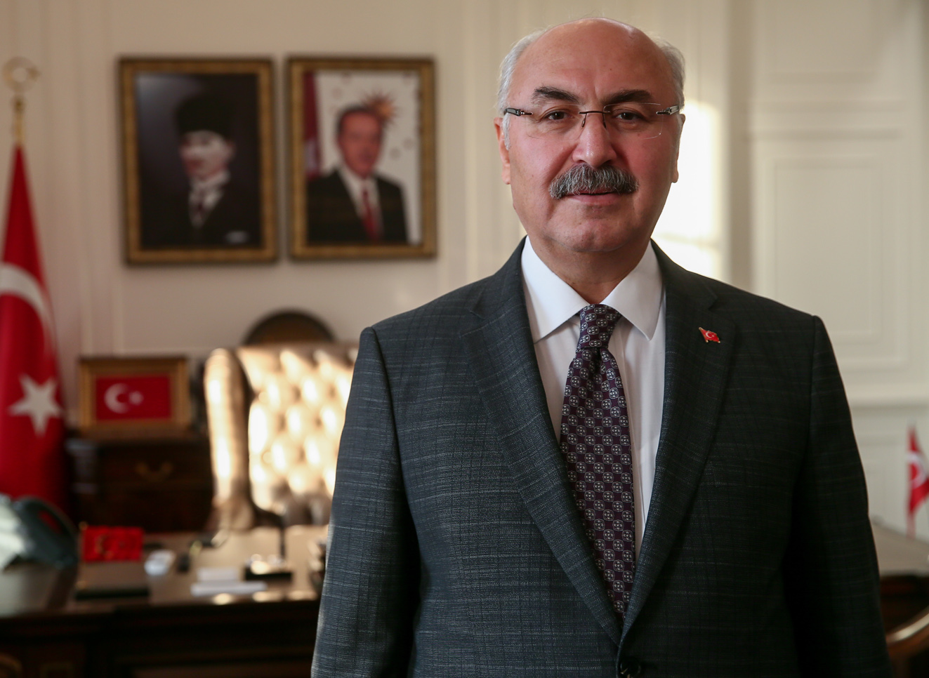Vali Köşger'den yeni yıl mesajı: İzmir’i hak ettiği noktaya ulaştırmak adına...