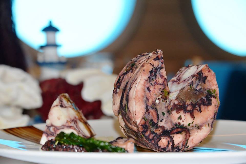 Swissotel Büyük Efes Aquarium Restaurant Fotoğrafları