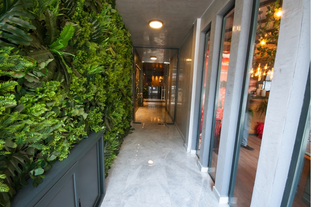 Luis Otel Fotoğrafları