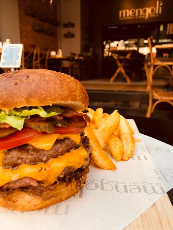 Mengoli Burger Steak Fries Fotoğrafları