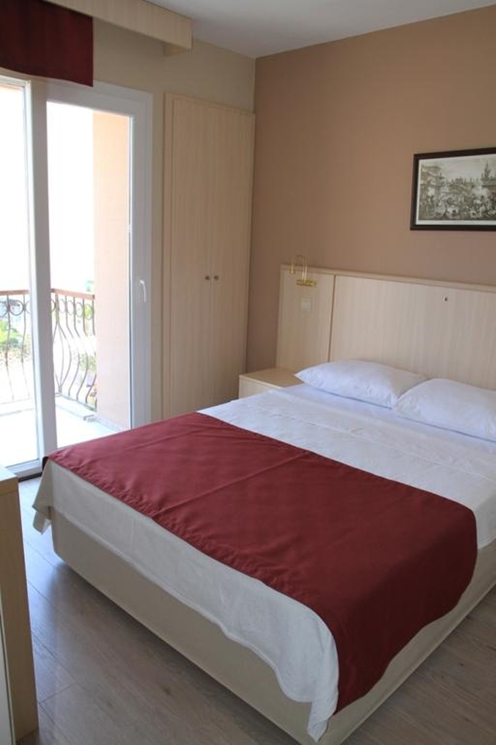 İleri Hotel & Apartments Fotoğrafları