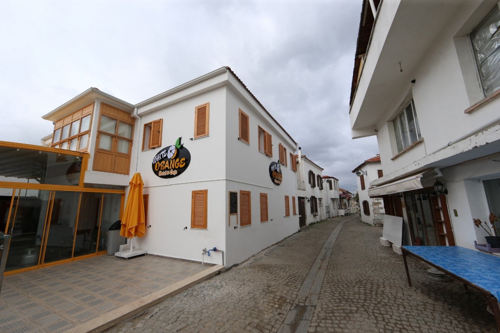White Orange Hotel & Cafe Fotoğrafları
