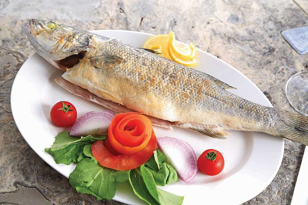 Fava Meze & Balık Fotoğrafları