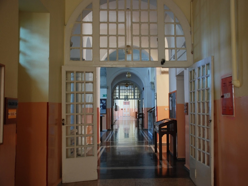 İzmir Kız Lisesi Fotoğrafları