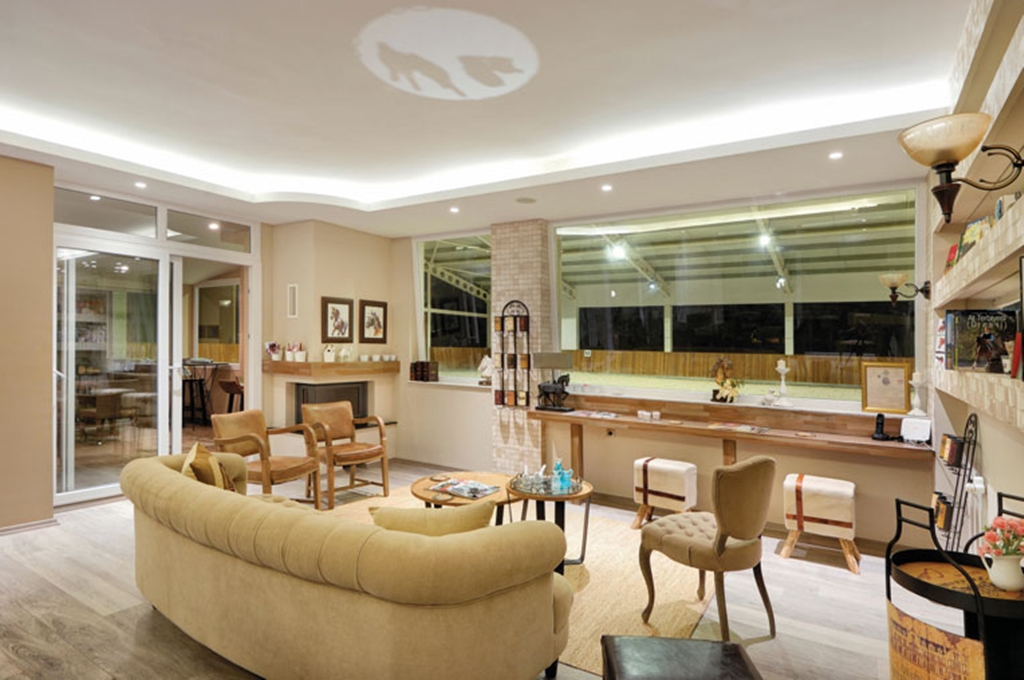 B.Equine / Range Hotel Fotoğrafları