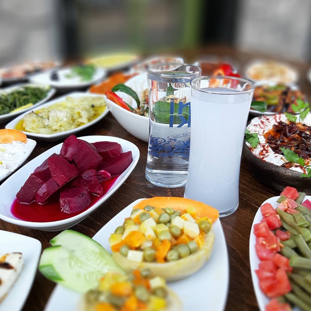 Ah Azize Meyhanesi Bayraklı Fotoğrafları