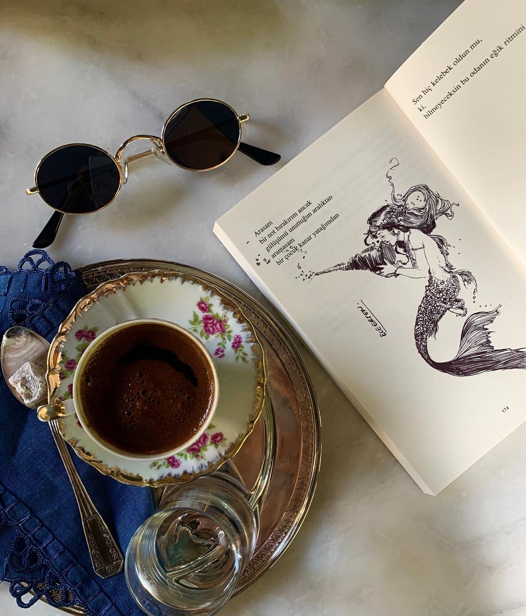 Be Water Coffee & Book Store Fotoğrafları