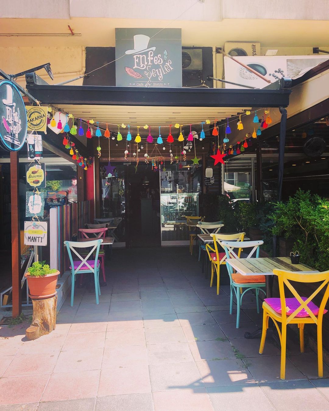 Enfes Şeyler Cafe & Bistro Fotoğrafları