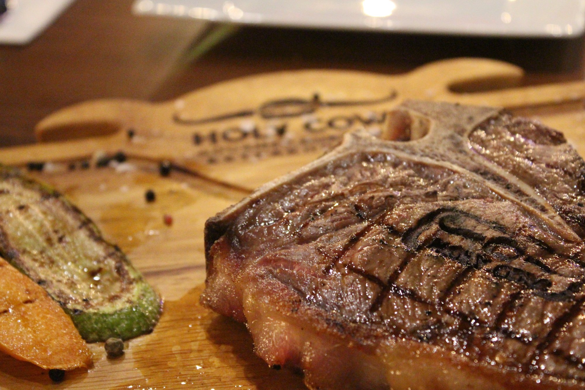 Holy Cow Gourmet Burgers & Steakhouse Fotoğrafları