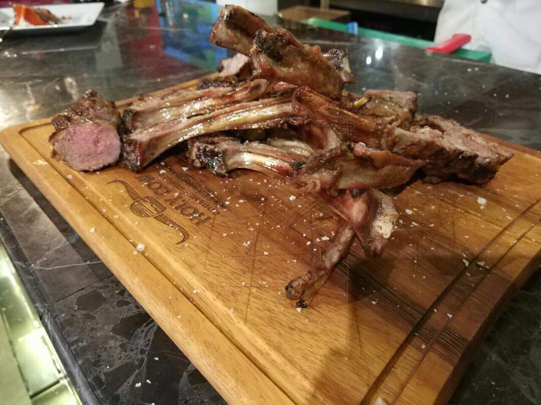 Holy Cow Gourmet Burgers & Steakhouse Fotoğrafları