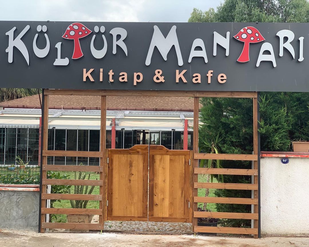 Kültür Mantarı Kitap Kafe Fotoğrafları