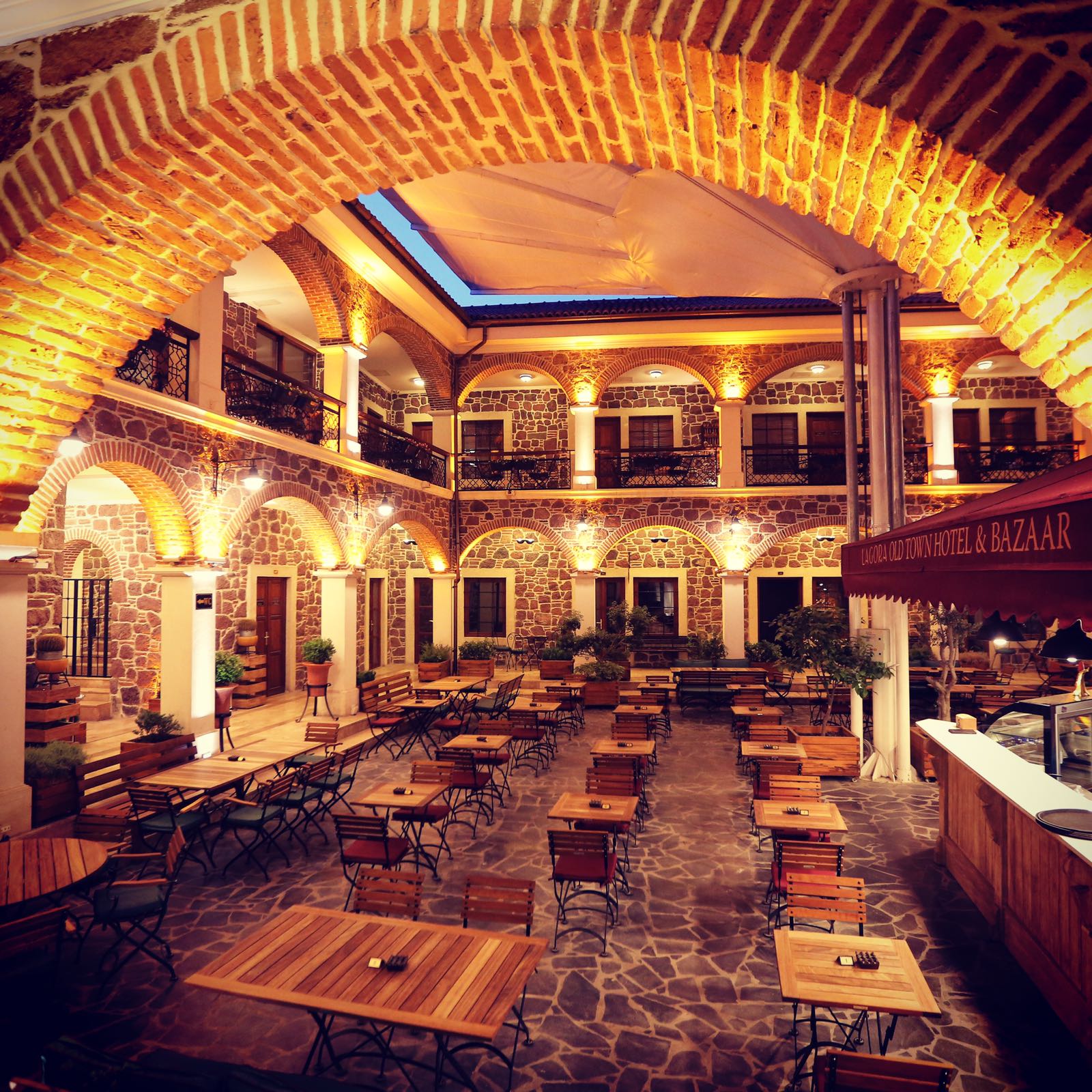 L'agora Old Town Cafe Fotoğrafları